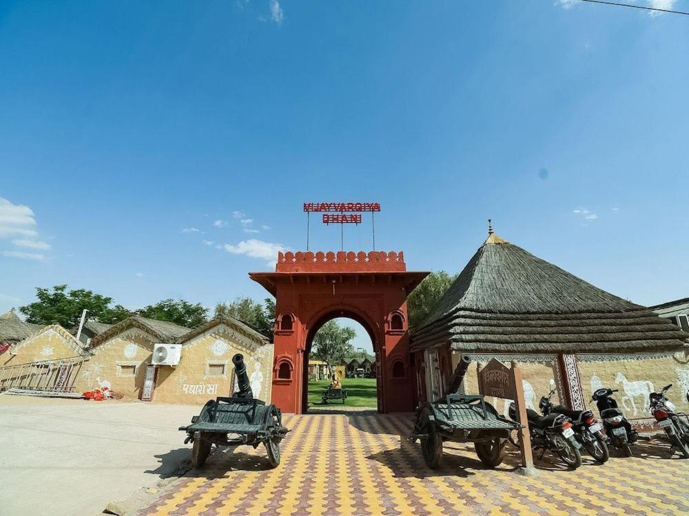 Hotel Vijayvargiya Dhani ไบคาเนอร์ ภายนอก รูปภาพ
